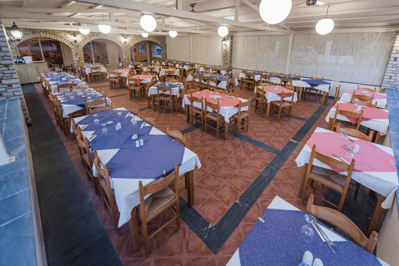 Zefiros Beach Hotel Mykali Buitenkant foto