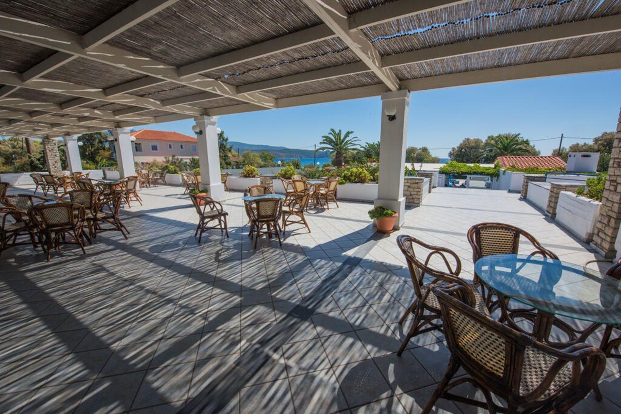 Zefiros Beach Hotel Mykali Buitenkant foto