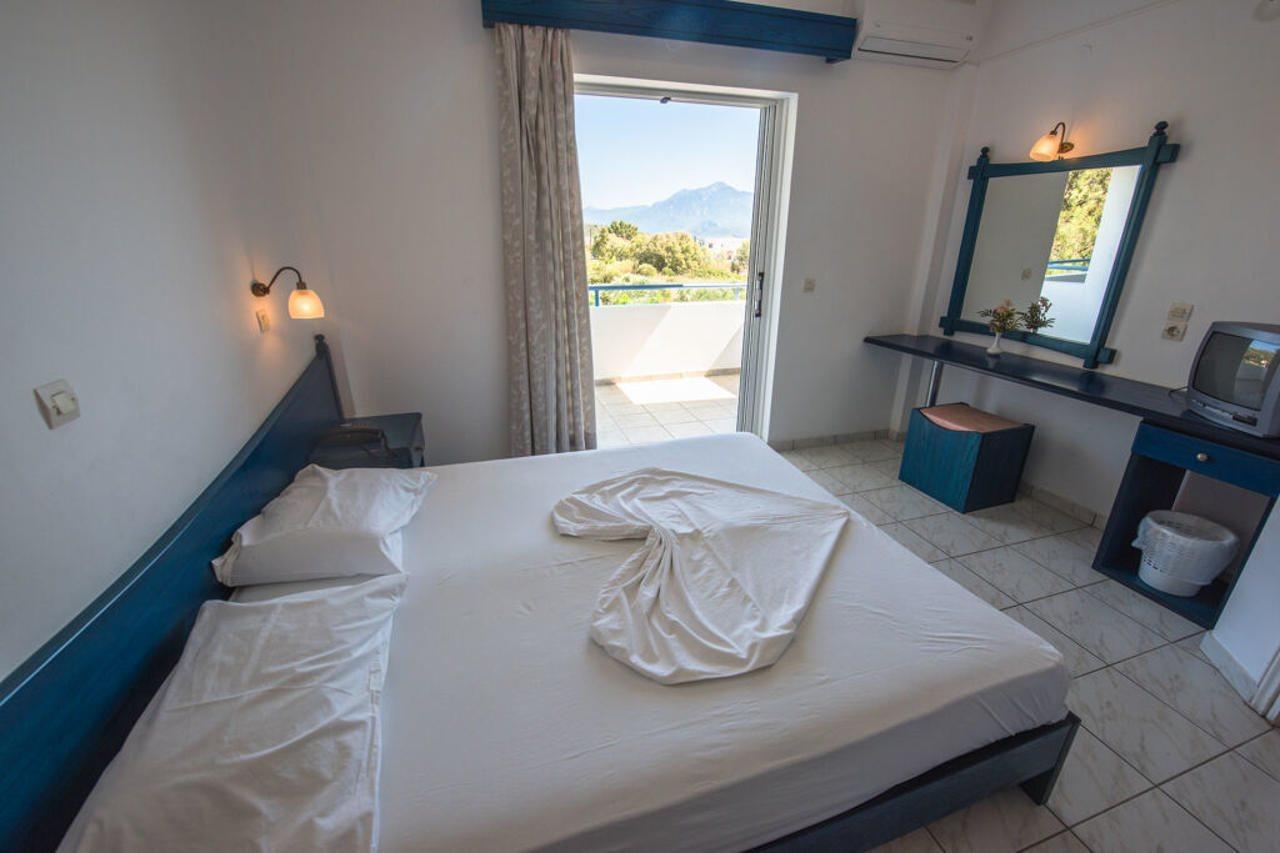 Zefiros Beach Hotel Mykali Buitenkant foto