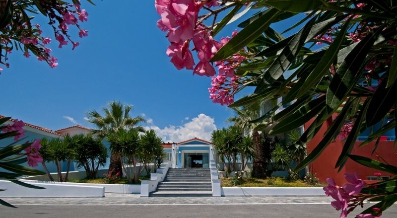 Zefiros Beach Hotel Mykali Buitenkant foto