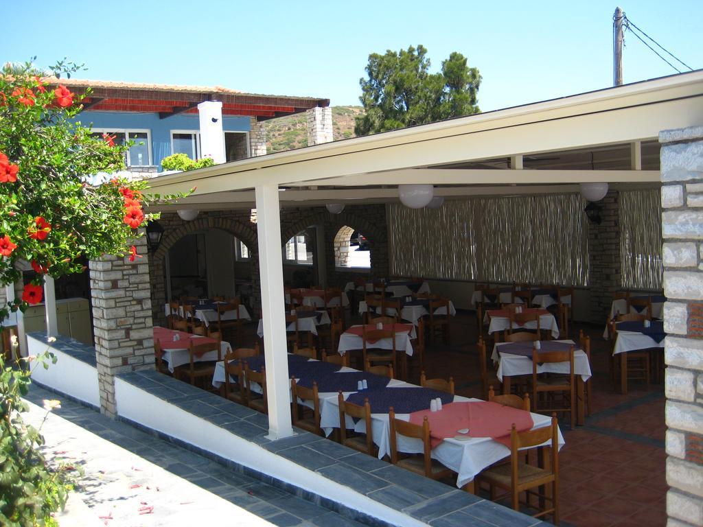 Zefiros Beach Hotel Mykali Buitenkant foto