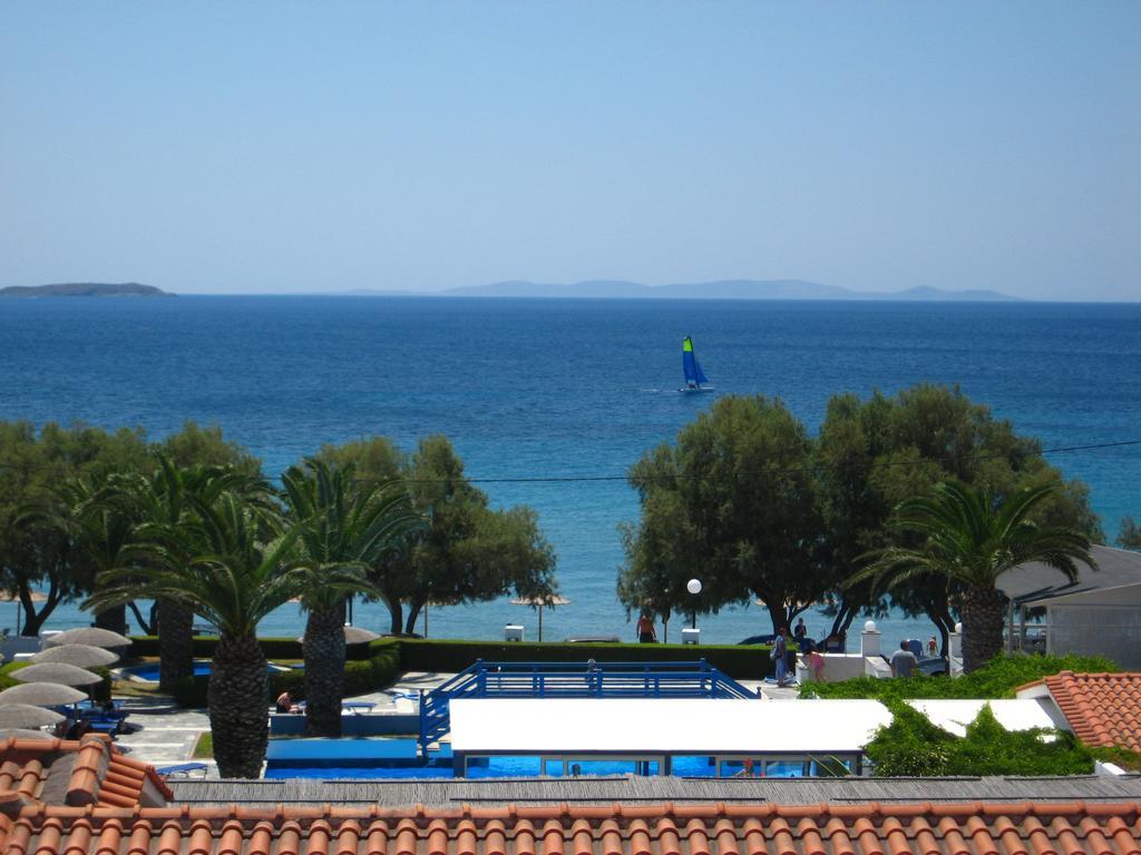 Zefiros Beach Hotel Mykali Buitenkant foto