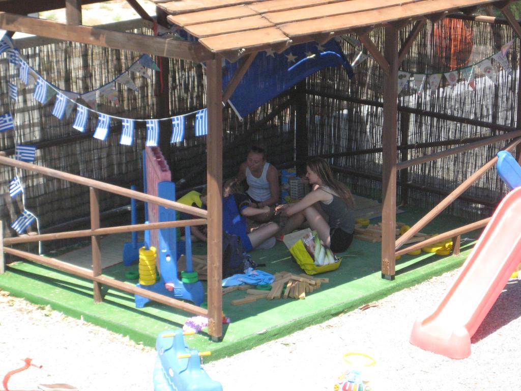 Zefiros Beach Hotel Mykali Buitenkant foto