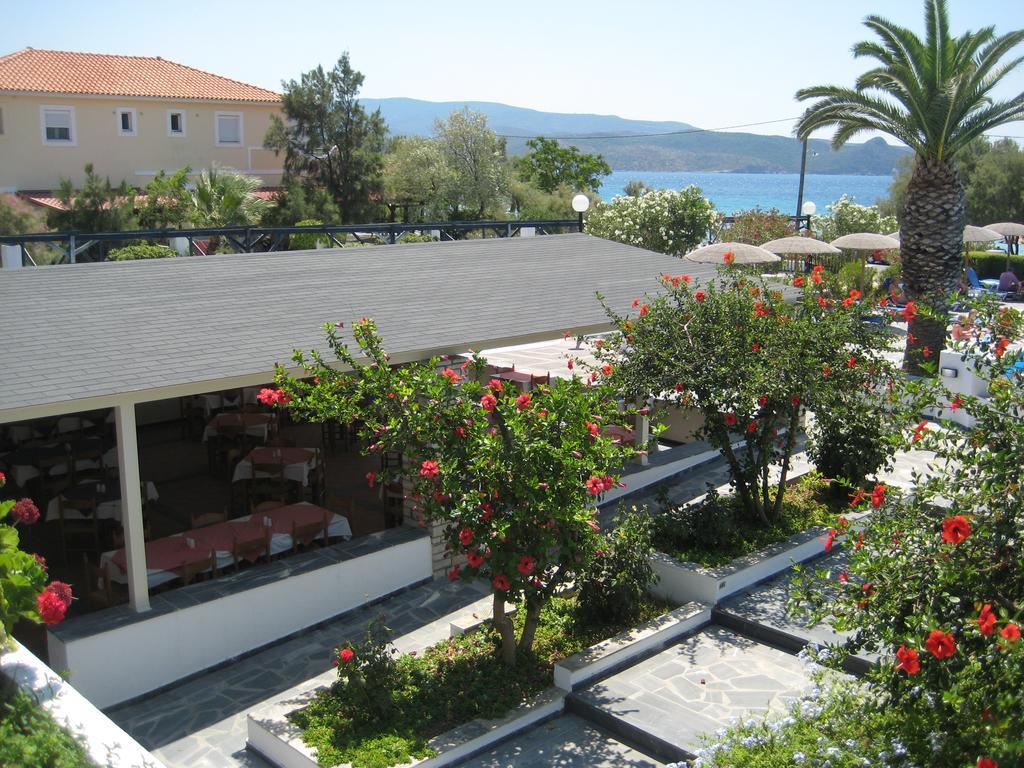 Zefiros Beach Hotel Mykali Buitenkant foto