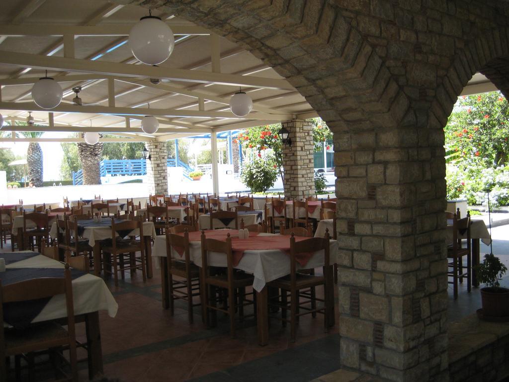 Zefiros Beach Hotel Mykali Buitenkant foto