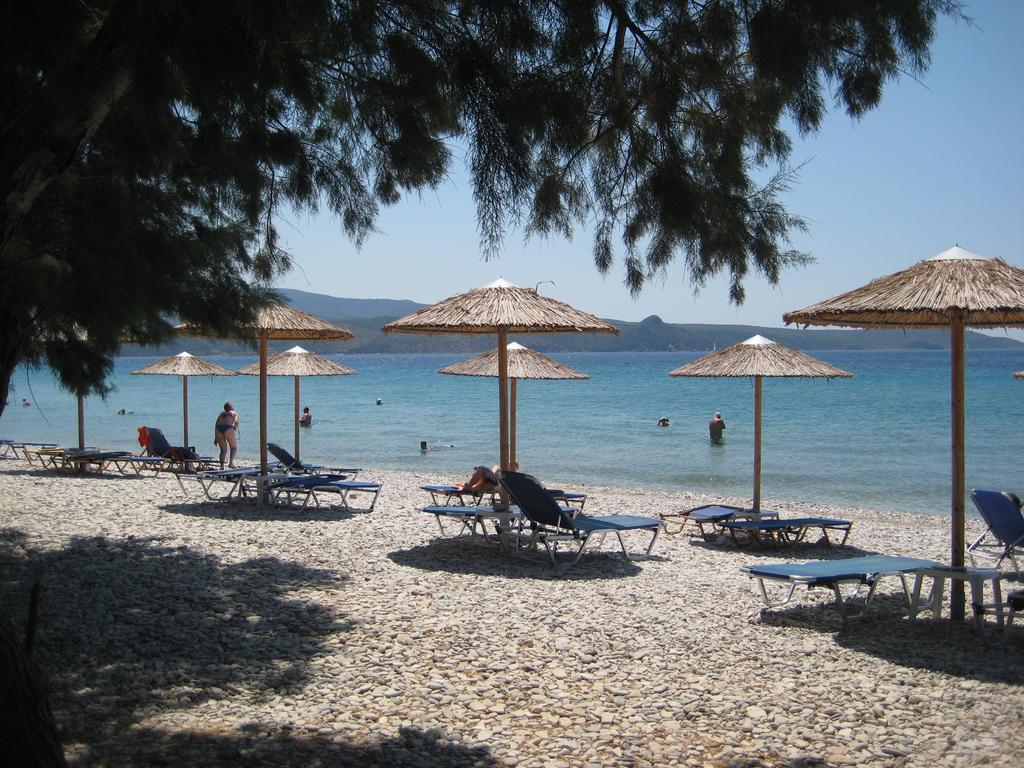 Zefiros Beach Hotel Mykali Buitenkant foto