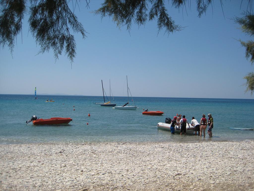 Zefiros Beach Hotel Mykali Buitenkant foto