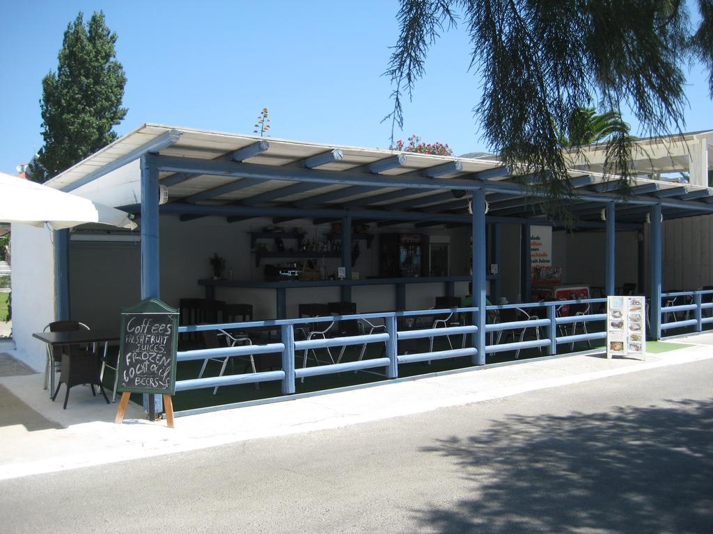 Zefiros Beach Hotel Mykali Buitenkant foto
