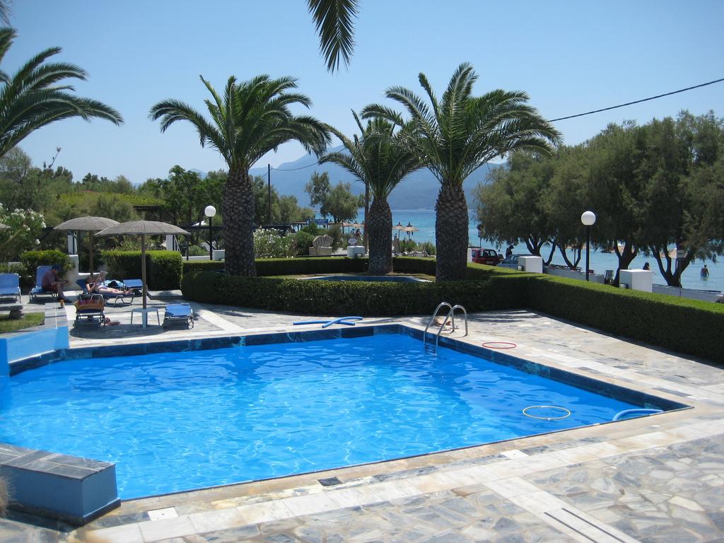 Zefiros Beach Hotel Mykali Buitenkant foto
