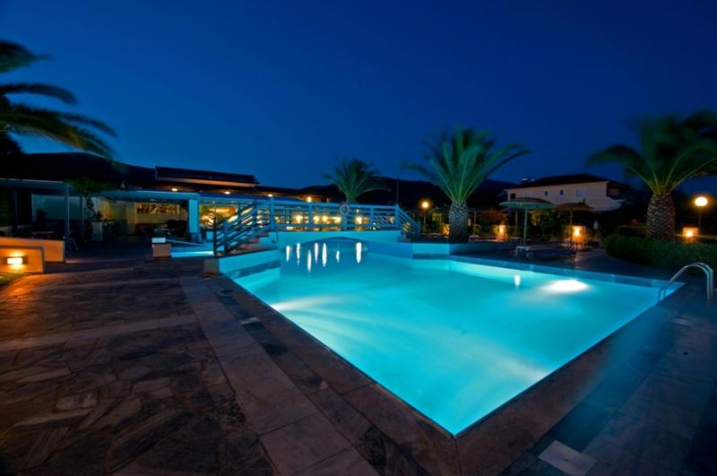 Zefiros Beach Hotel Mykali Buitenkant foto