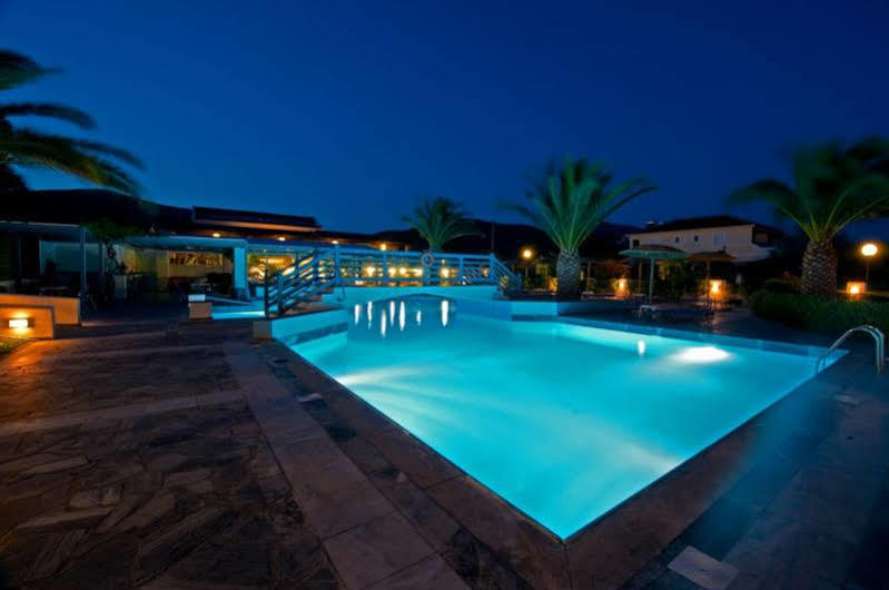 Zefiros Beach Hotel Mykali Buitenkant foto
