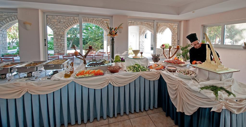 Zefiros Beach Hotel Mykali Buitenkant foto