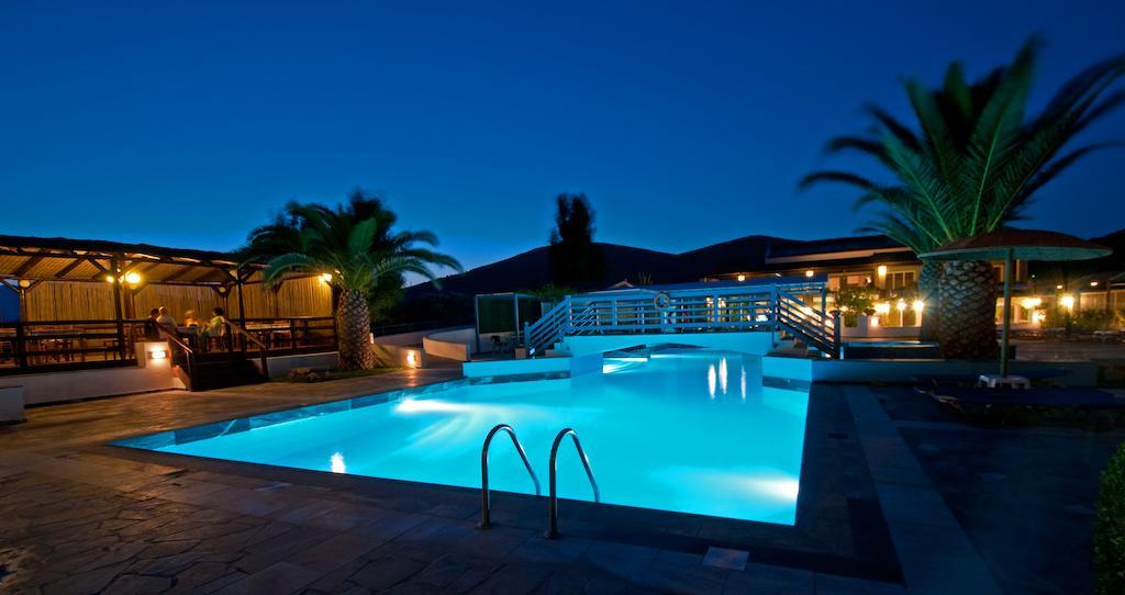 Zefiros Beach Hotel Mykali Buitenkant foto