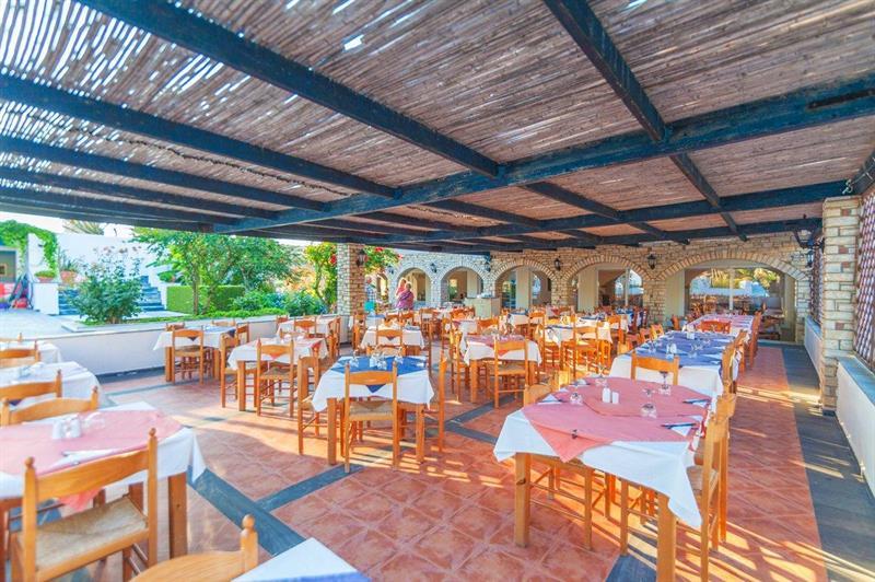 Zefiros Beach Hotel Mykali Buitenkant foto