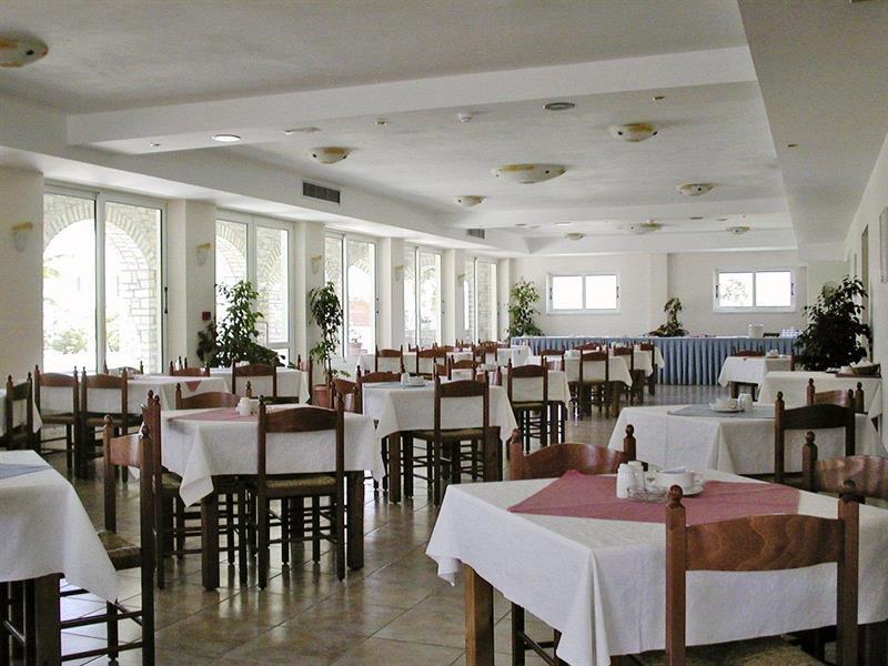 Zefiros Beach Hotel Mykali Buitenkant foto